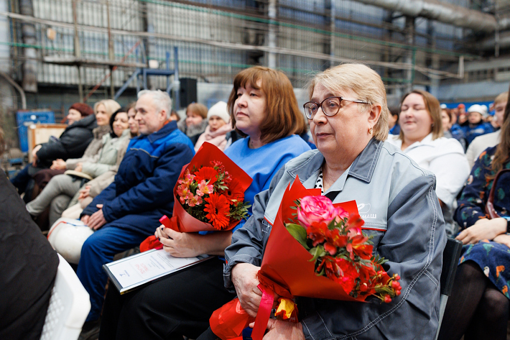 Сотрудникам "Уралхиммаша" вручены награды в День предприятия